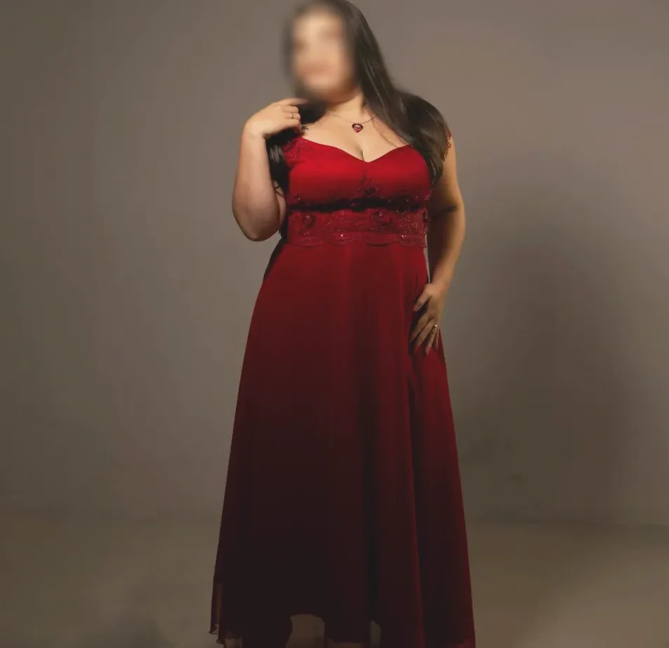 Elisabeth, 32