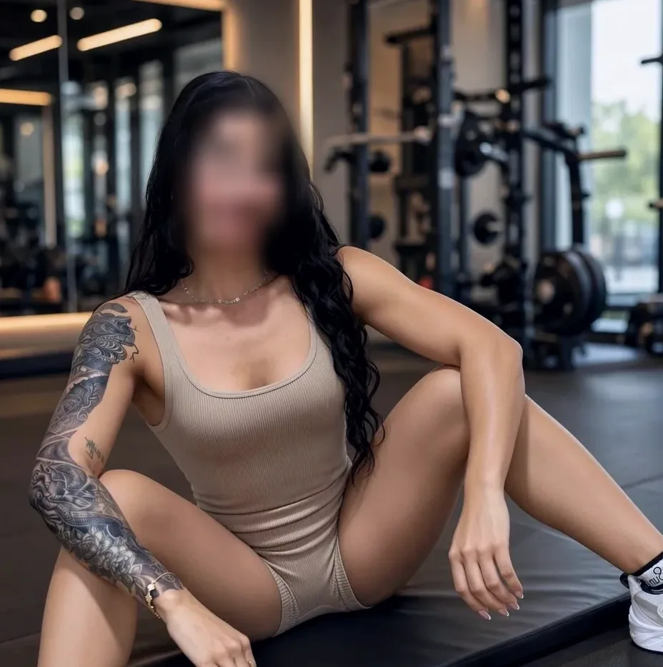 Mia, 22
