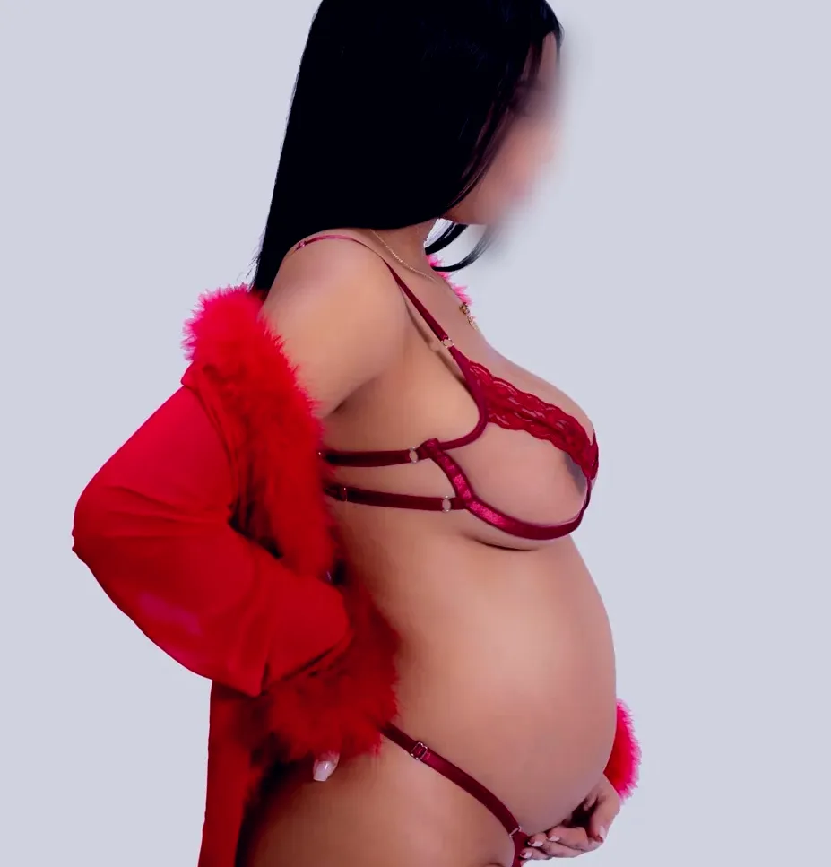Nicole, 22