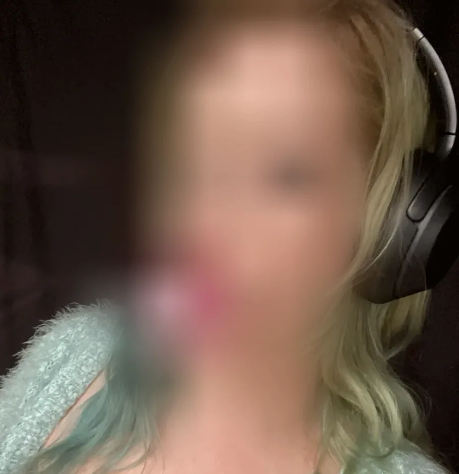 Vanessa, 35